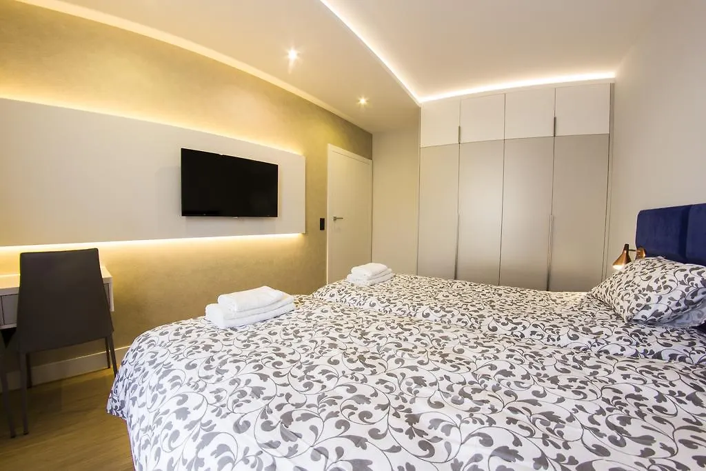 Lovesopot Luxury Terrace Apartment